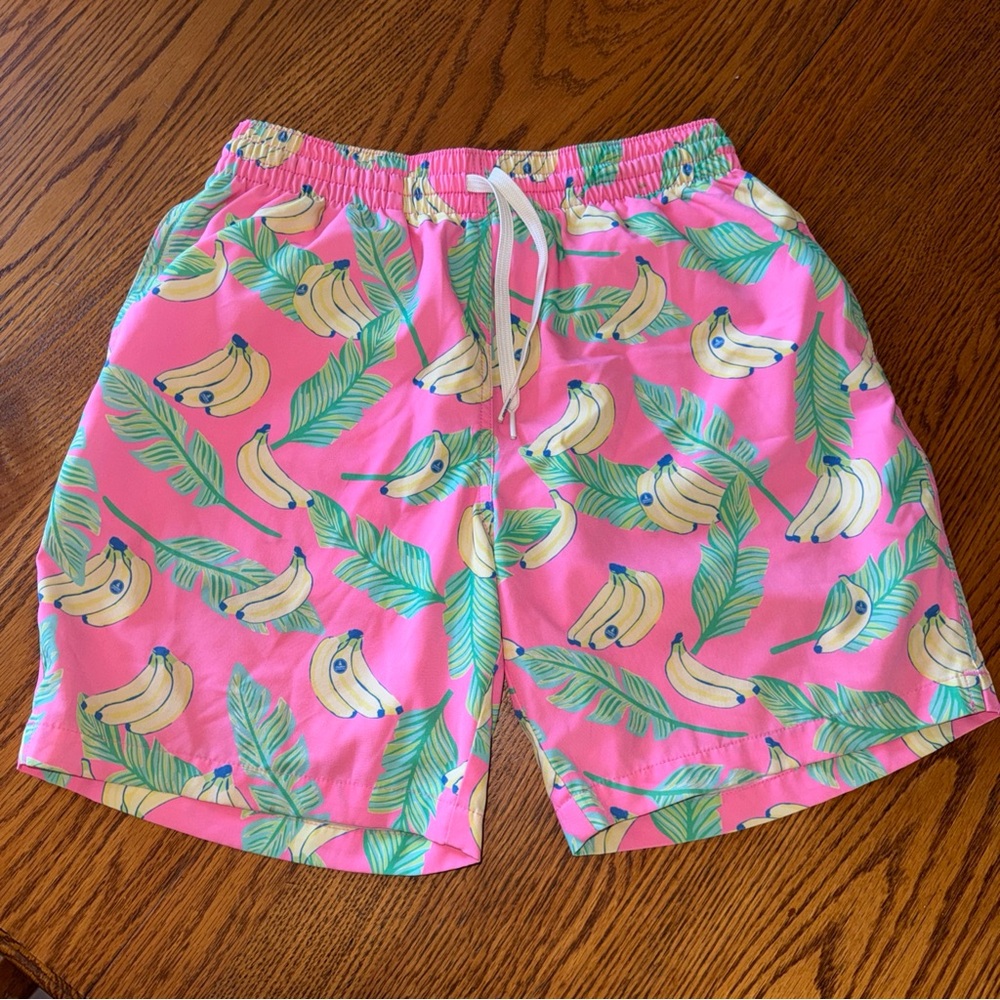 chubbies Pink Banana Leaf Hybrid Shorts